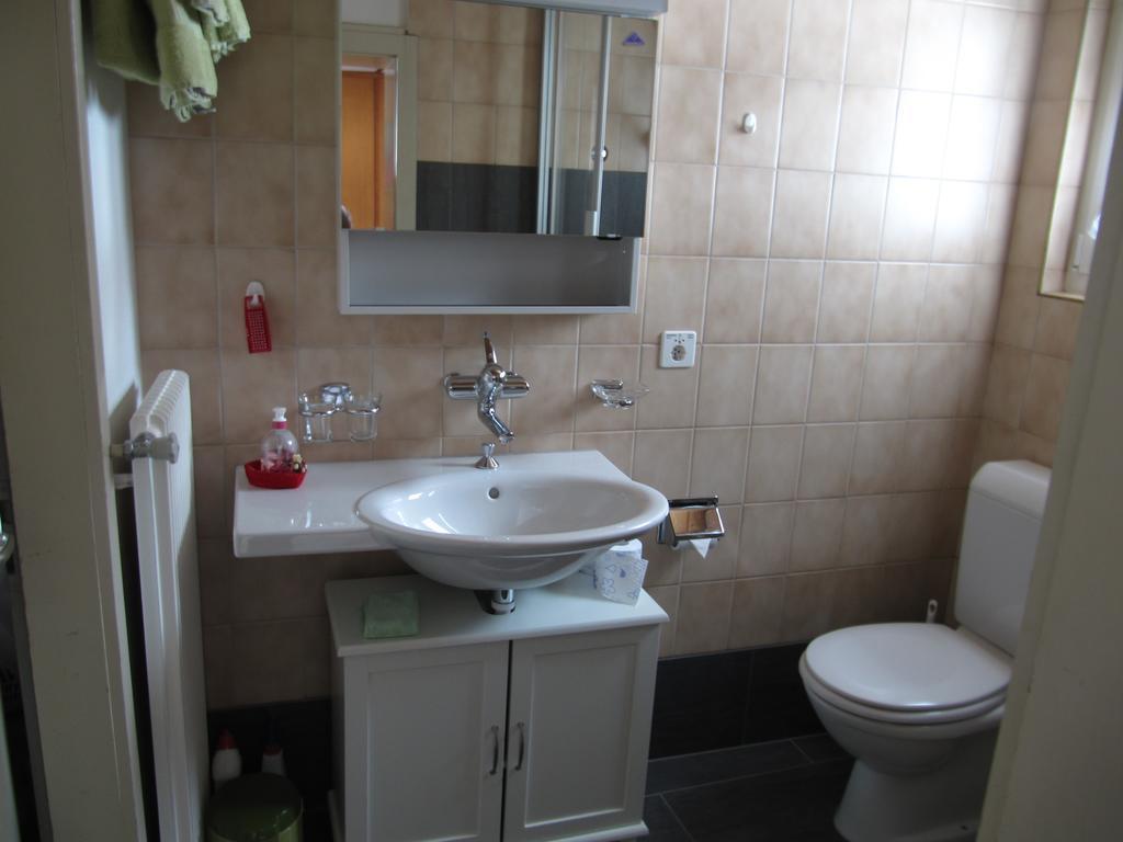 Appartement Pension Hof Zur Stilli à Davos Chambre photo